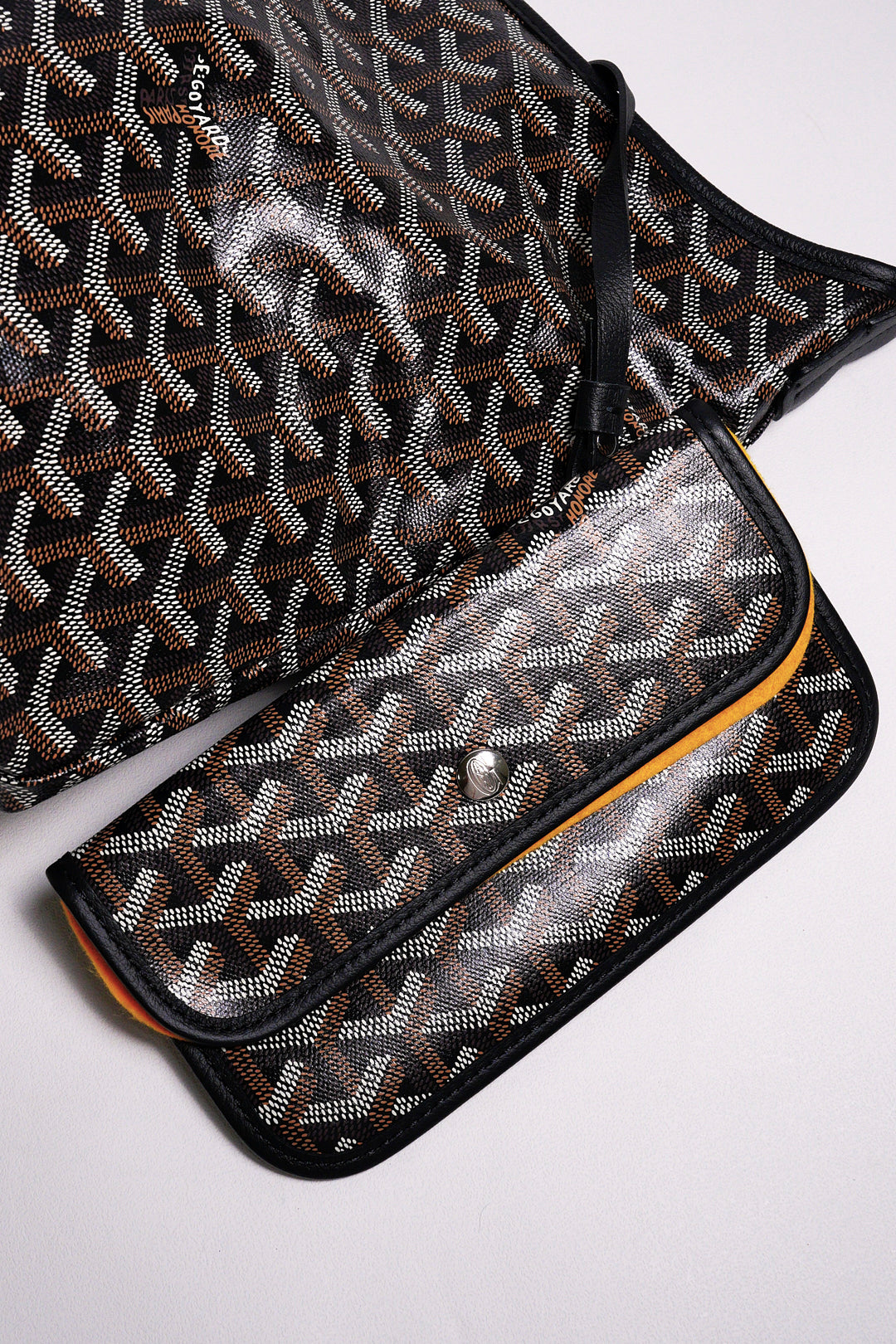 GOYARD  Boheme Hobo PM 塗層帆布圖騰肩背流浪包