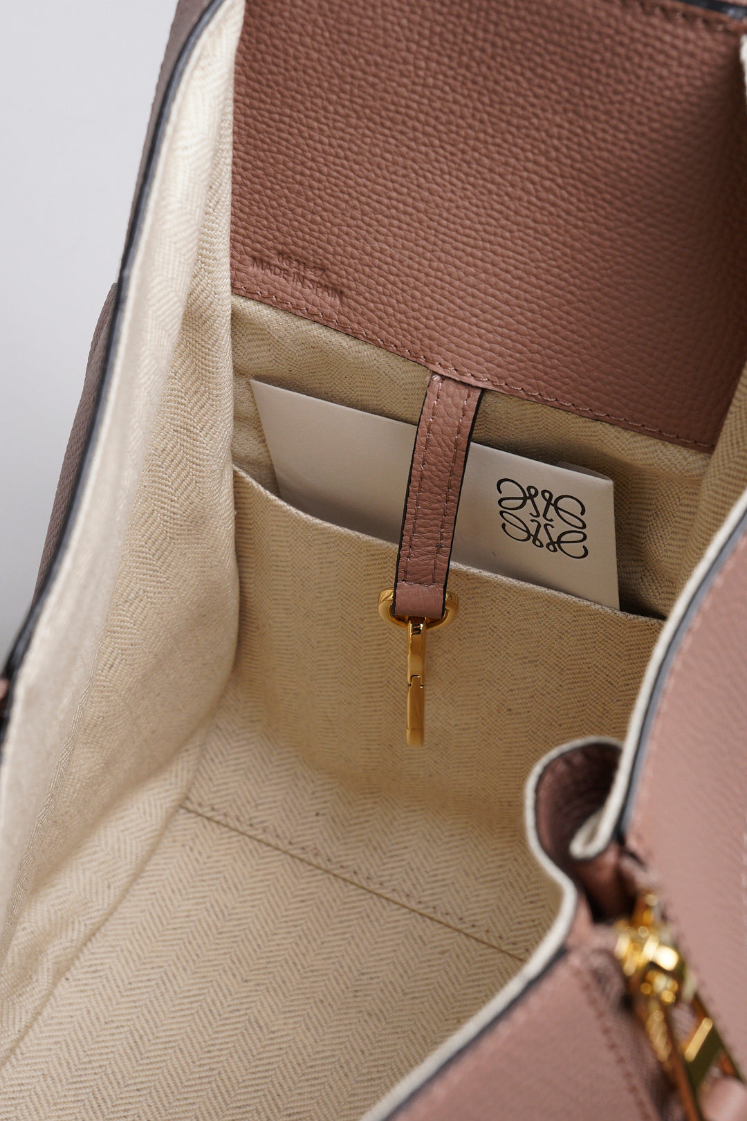 LOEWE Hammock Small 雙色粒面小牛皮拉鍊側邊手提 肩背二用包 (玫瑰粉)