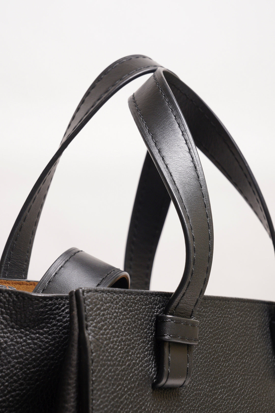 LOEWE Gate top handle - 小號黑