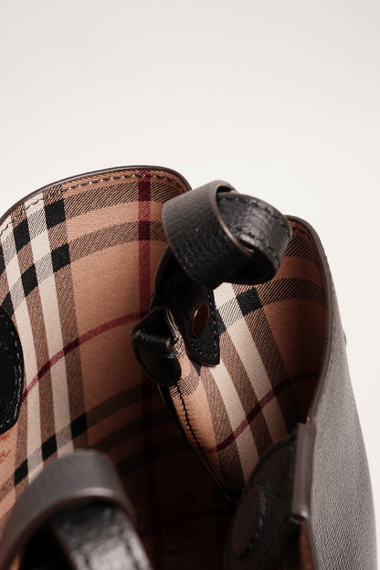 Burberry 雙面小水桶包（黑色/內裏格紋）