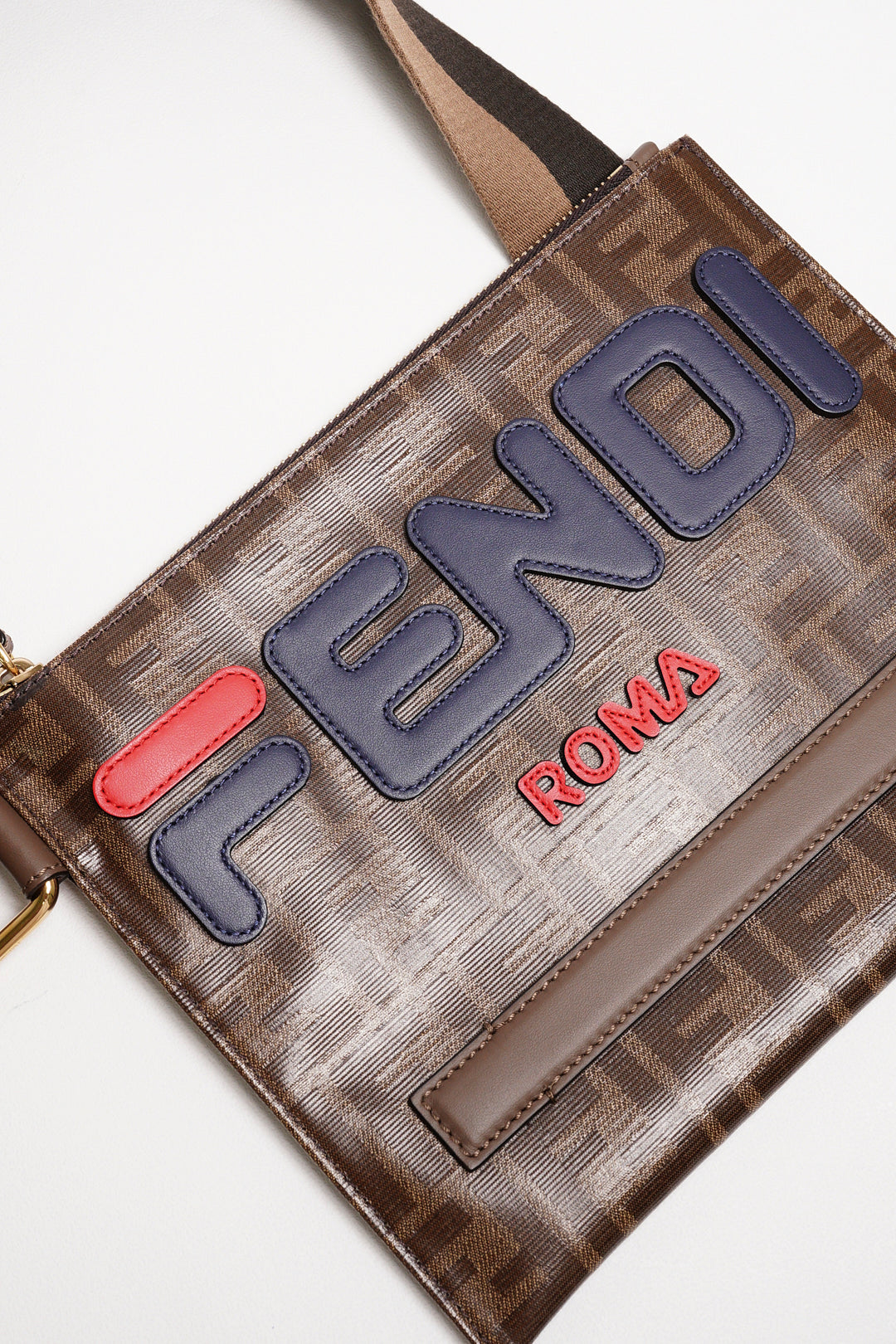 FENDI MONOGRAM斜背包