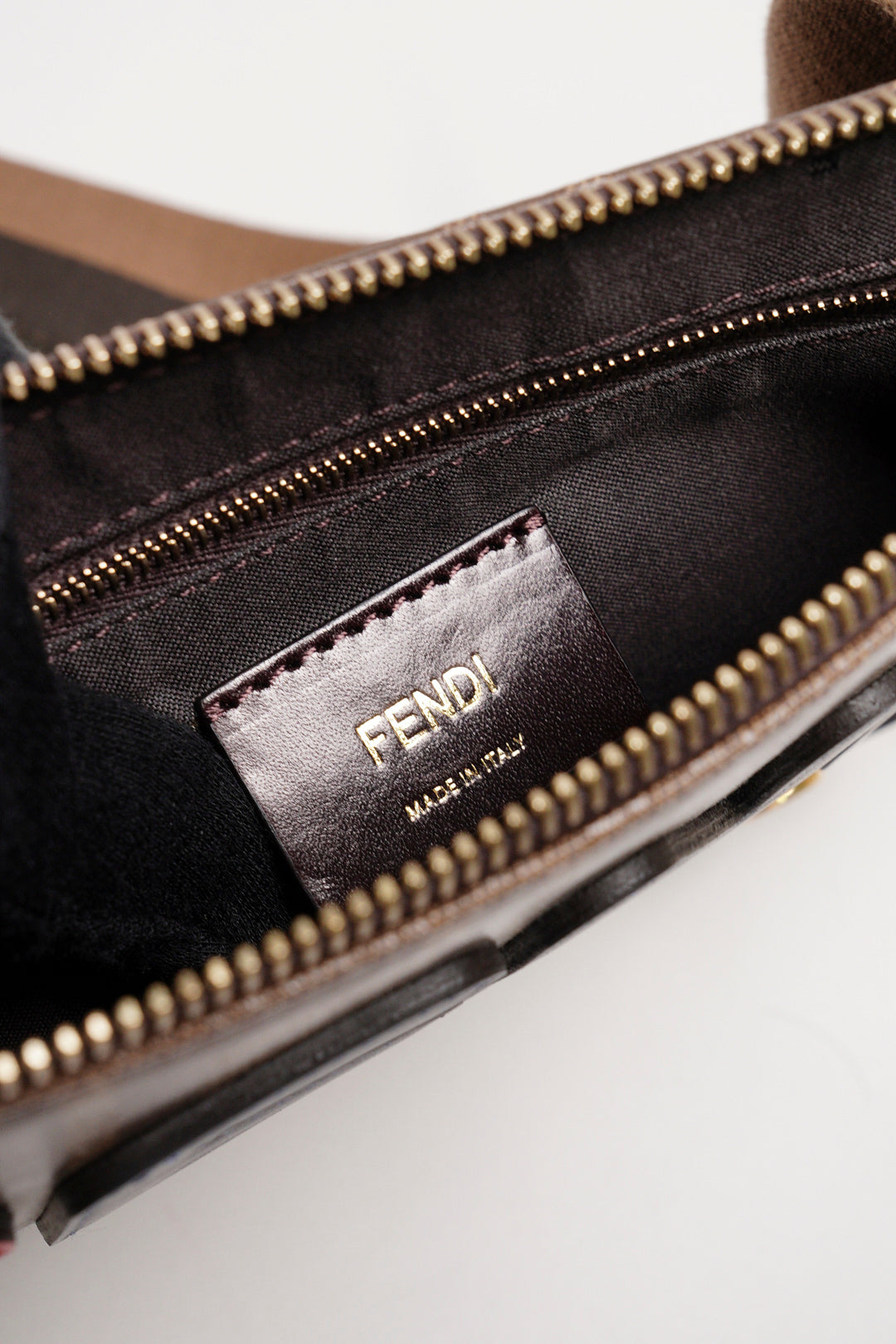 FENDI MONOGRAM斜背包