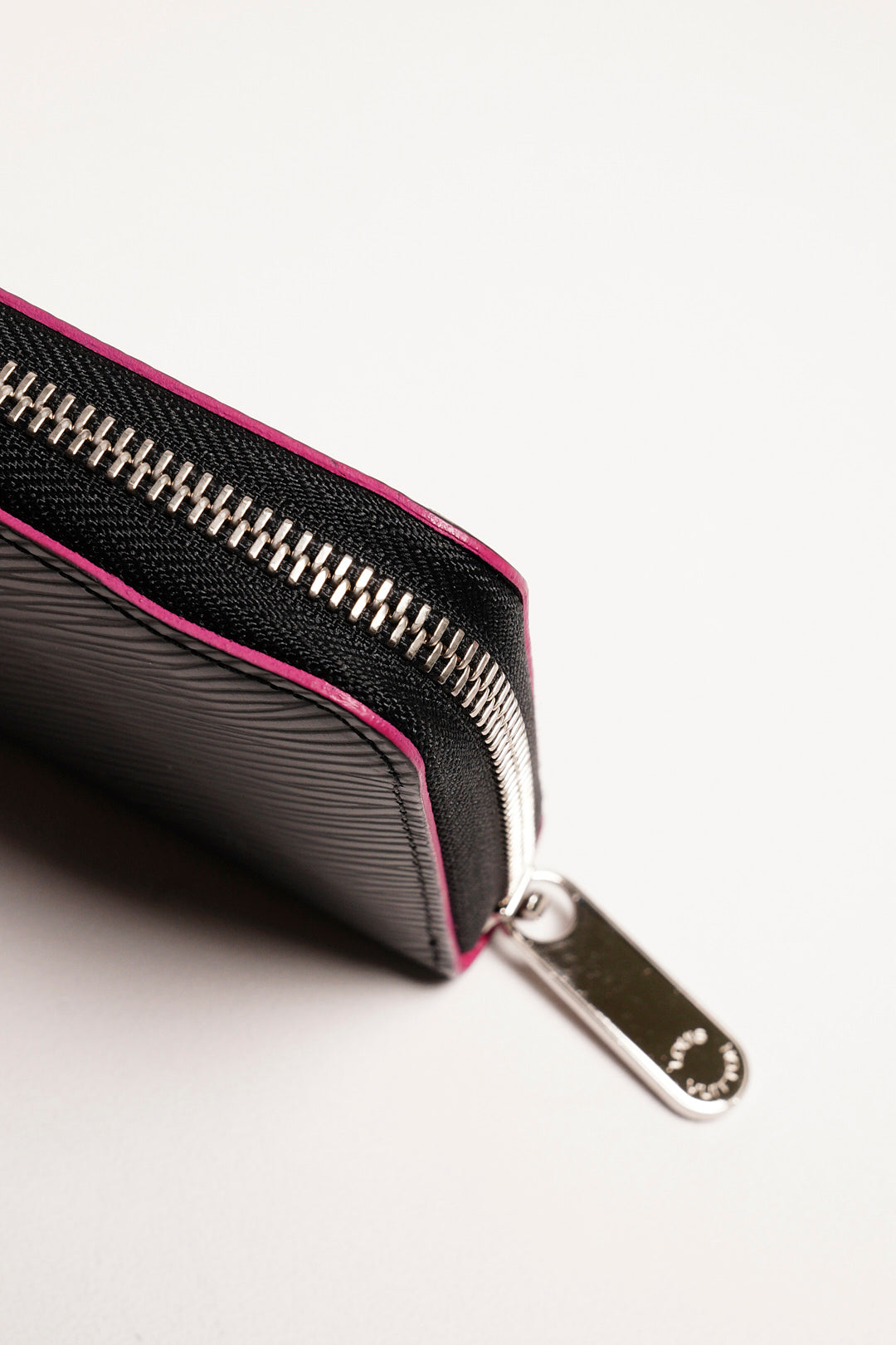 LOUIS VUITTON EPI水波紋長夾 ㄇ字型拉鏈長夾（黑色）