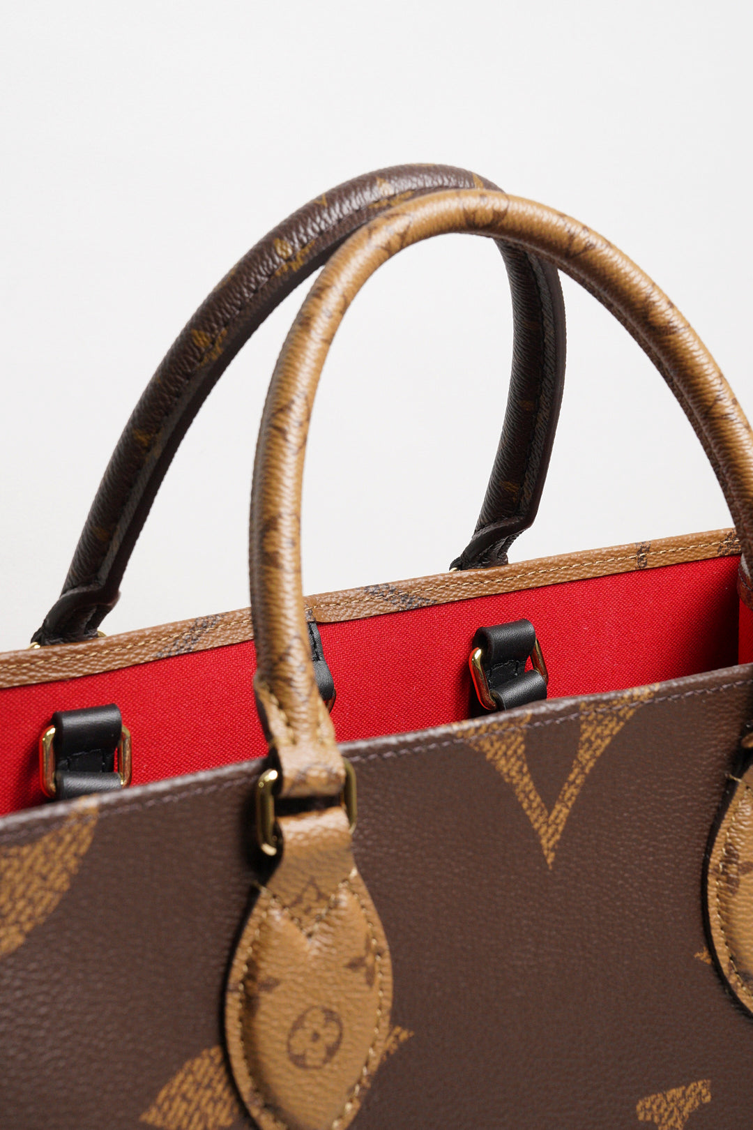 LOUIS VUITTON OnTheGo MM