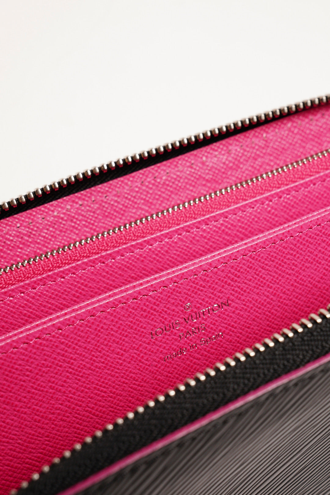 LOUIS VUITTON EPI水波紋長夾 ㄇ字型拉鏈長夾（黑色）