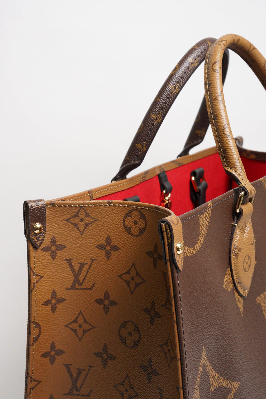 LOUIS VUITTON OnTheGo MM