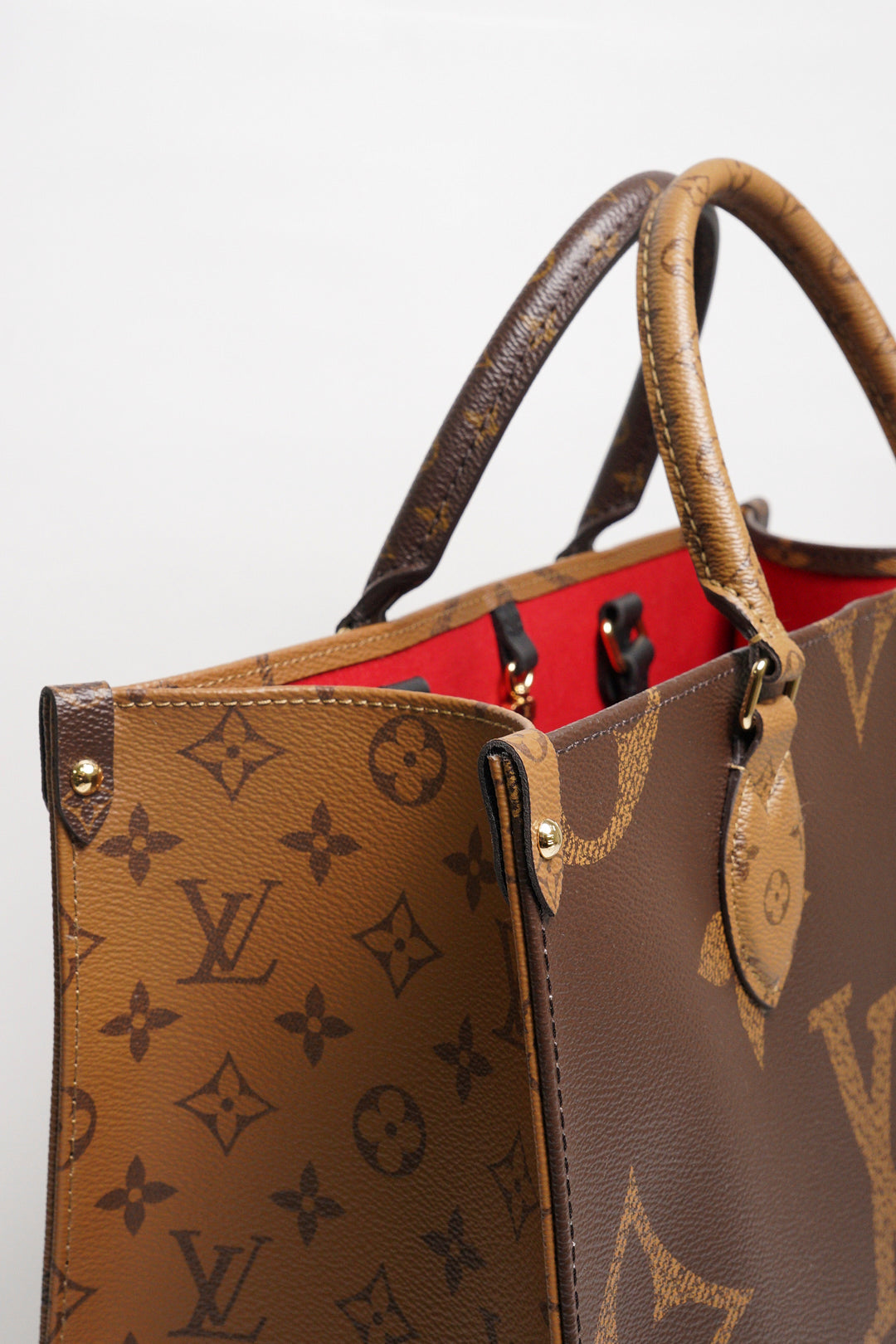 LOUIS VUITTON OnTheGo MM