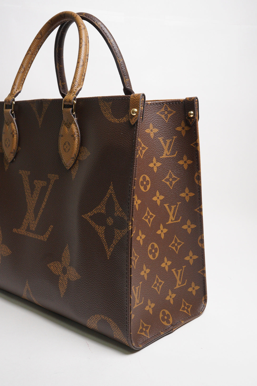 LOUIS VUITTON OnTheGo MM
