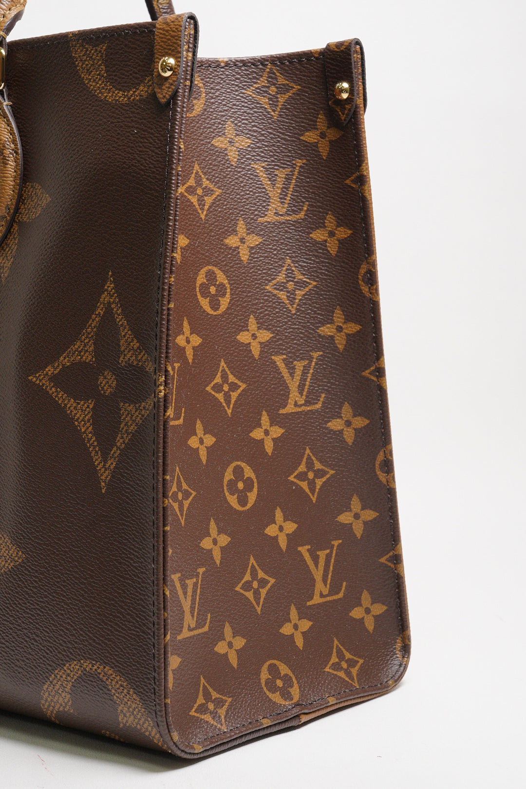 LOUIS VUITTON OnTheGo MM