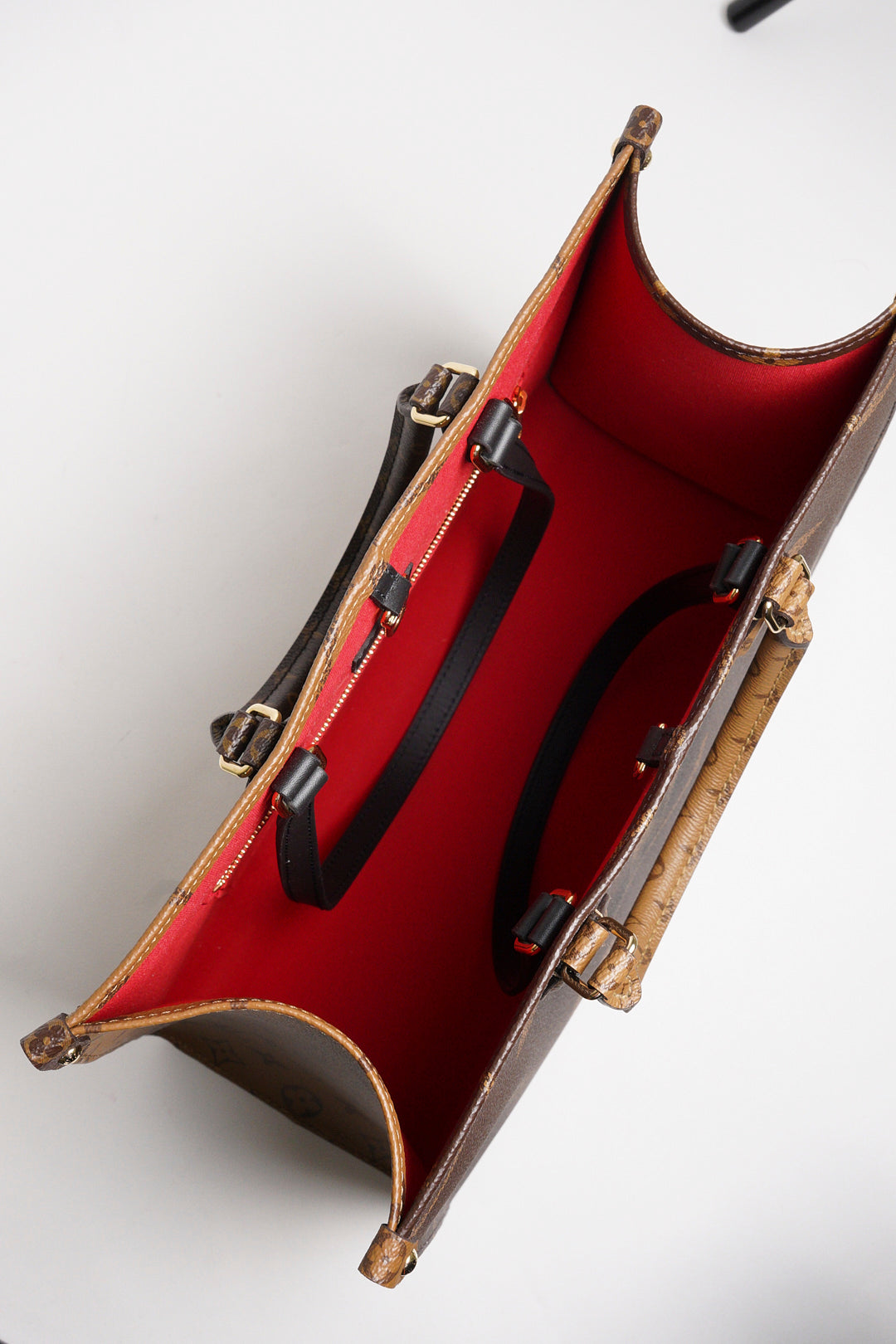 LOUIS VUITTON OnTheGo MM