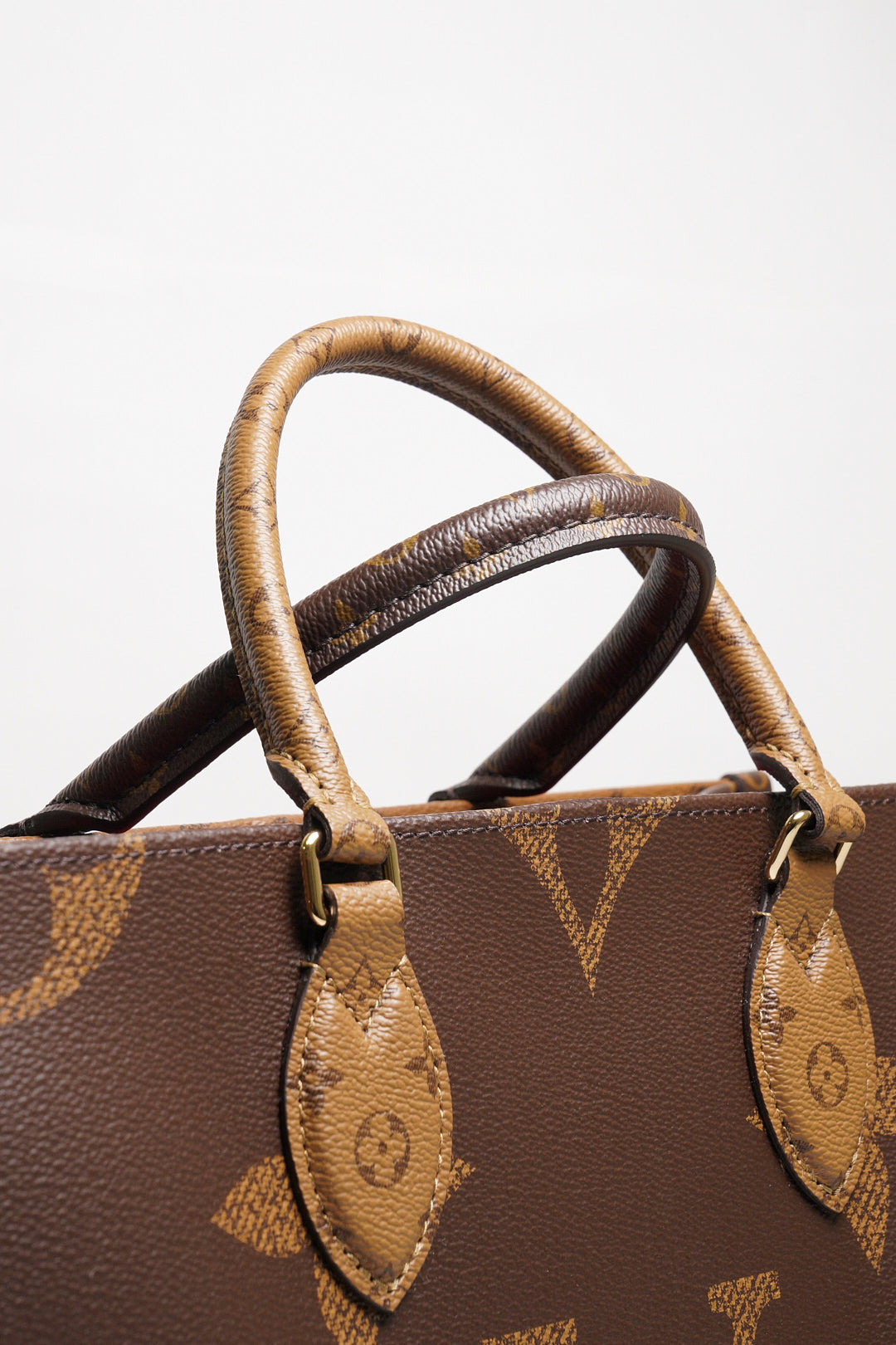 LOUIS VUITTON OnTheGo MM