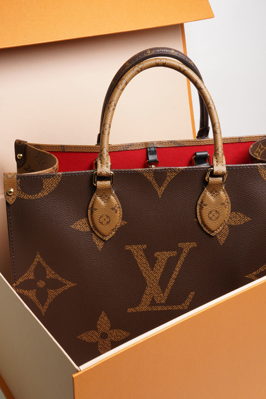 LOUIS VUITTON OnTheGo MM