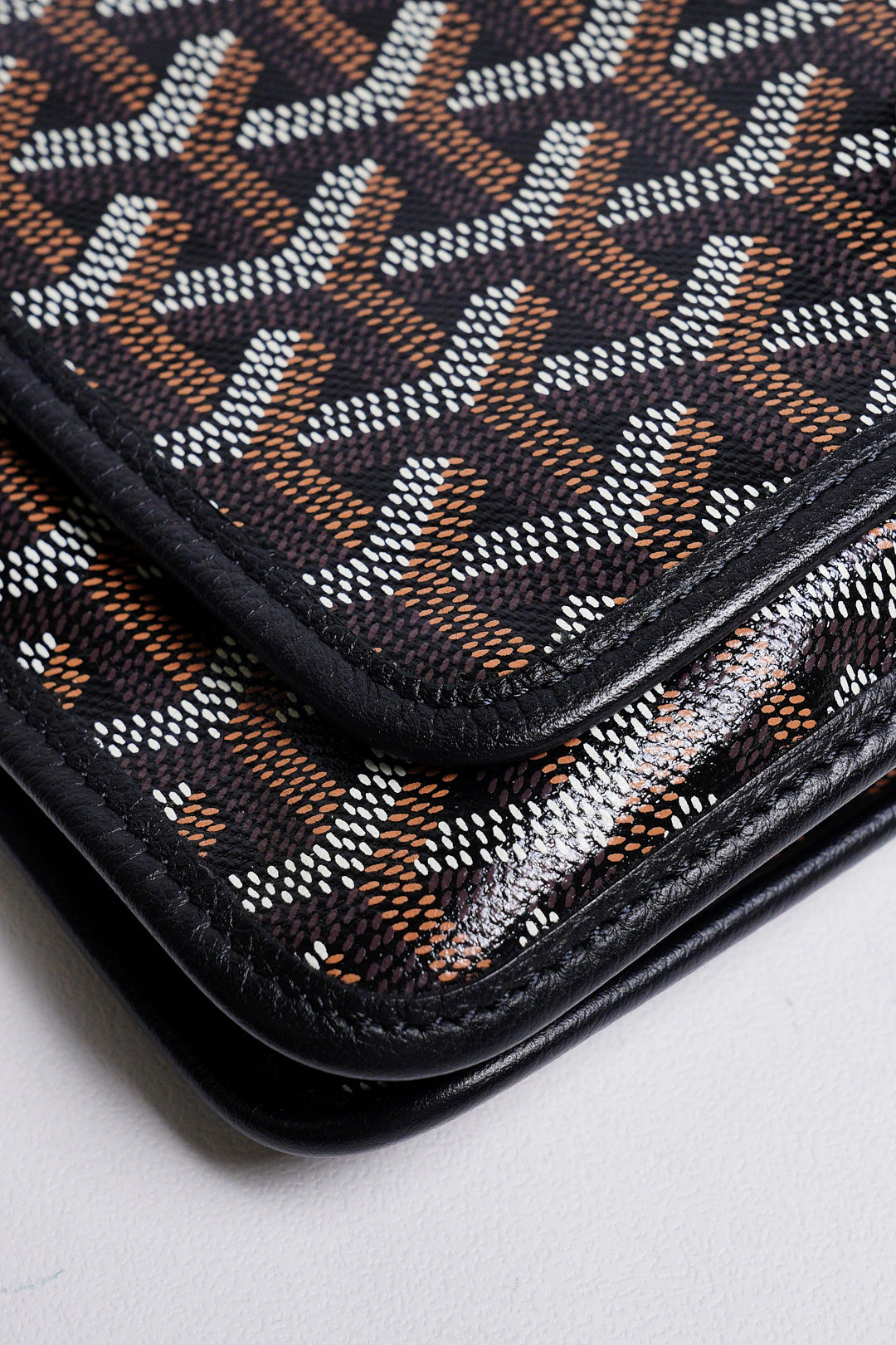 GOYARD PLUMET 經典LOGO翻蓋扁斜背包