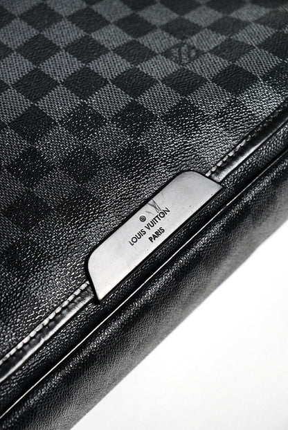 LOUIS VUITTON&nbsp; Damier Graphite Daniel MM 斜挎包