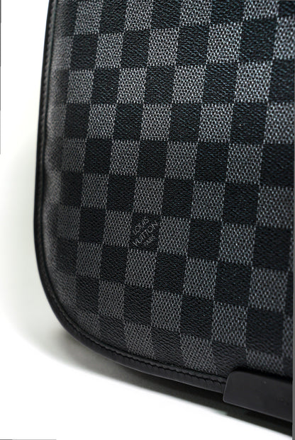 LOUIS VUITTON&nbsp; Damier Graphite Daniel MM 斜挎包