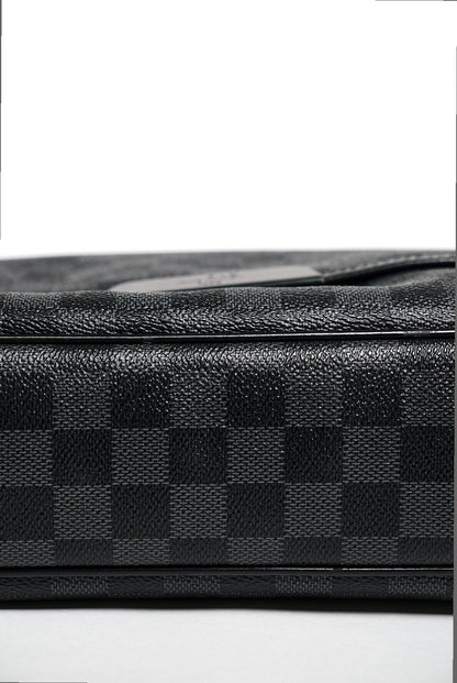 LOUIS VUITTON&nbsp; Damier Graphite Daniel MM 斜挎包