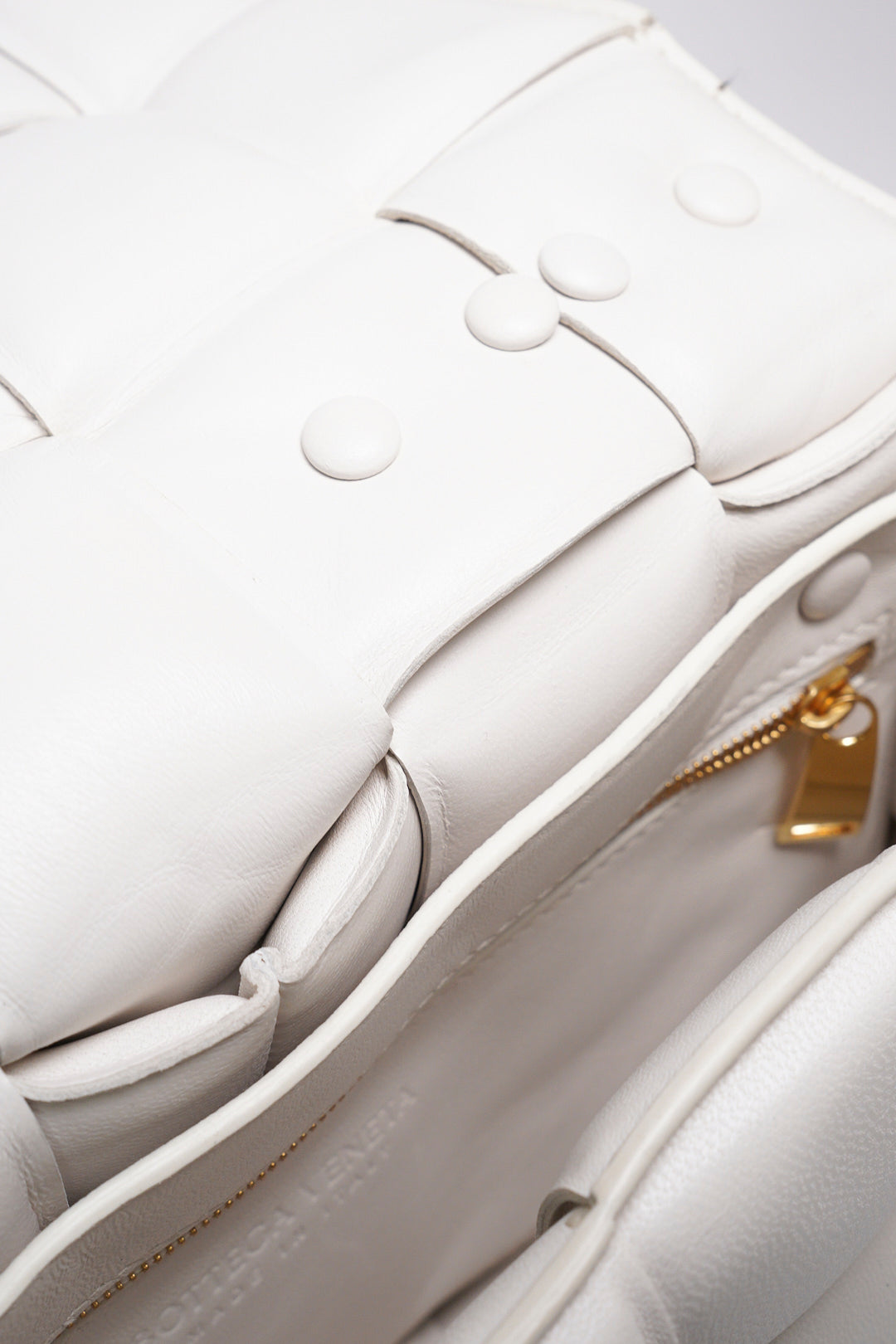 BOTTEGA VENETA 大金屬鍊條 Chain Cassette斜揹包