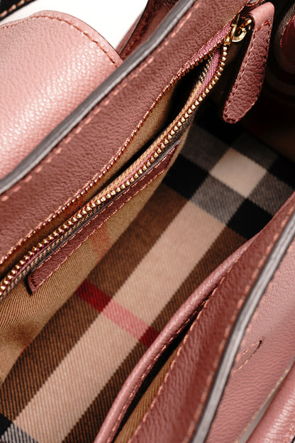 Burberry Buckle 牛皮純色字母logo 單肩包（玫瑰粉色）附兩種背帶
