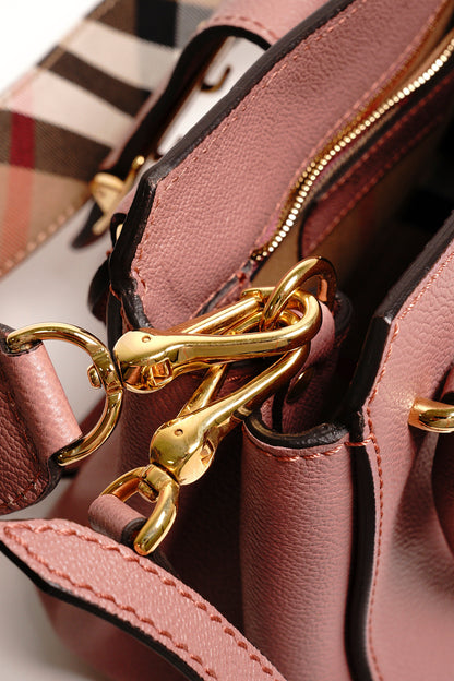Burberry Buckle 牛皮純色字母logo 單肩包（玫瑰粉色）附兩種背帶