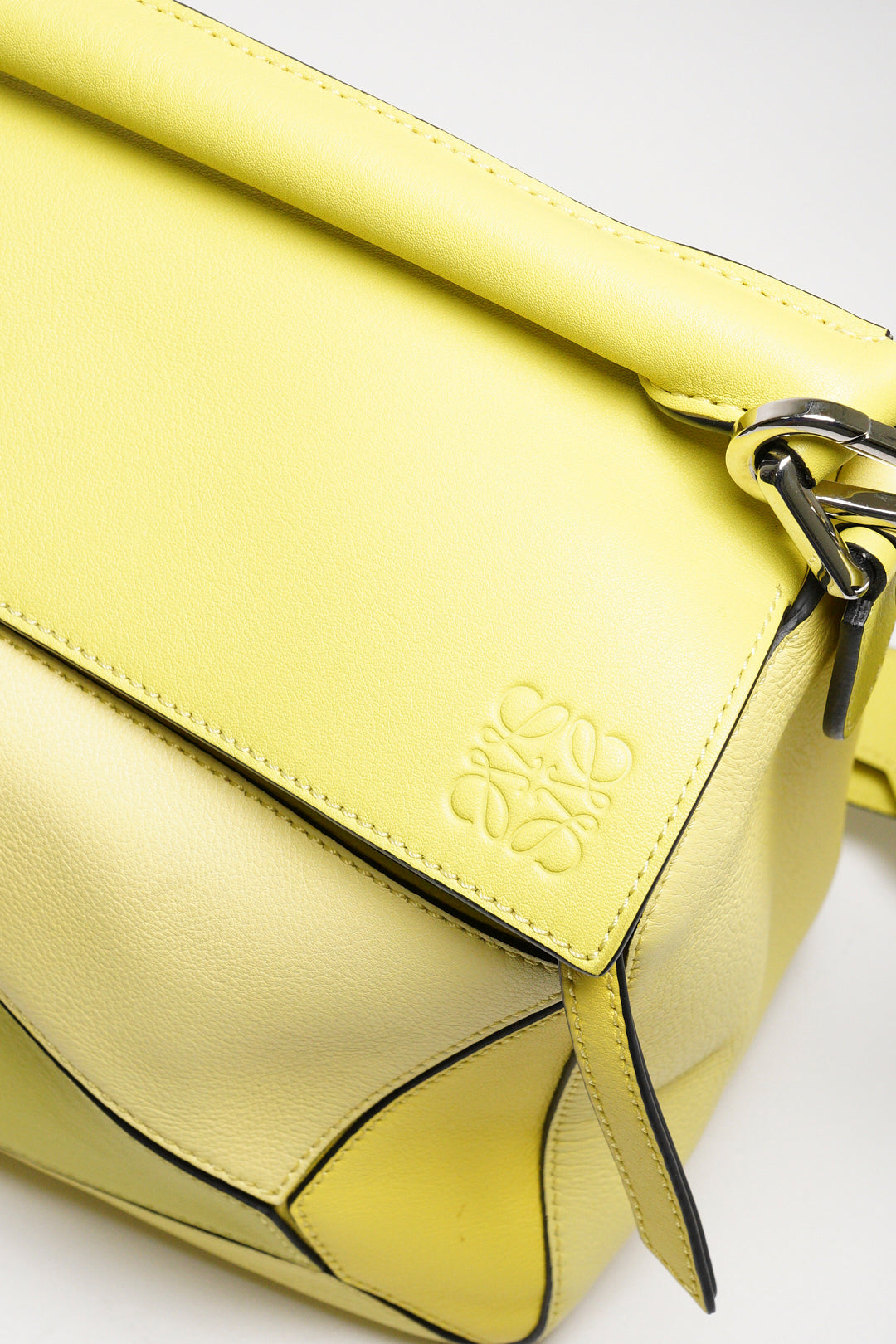 LOEWE 經典Puzzle 中號 芥末黃色