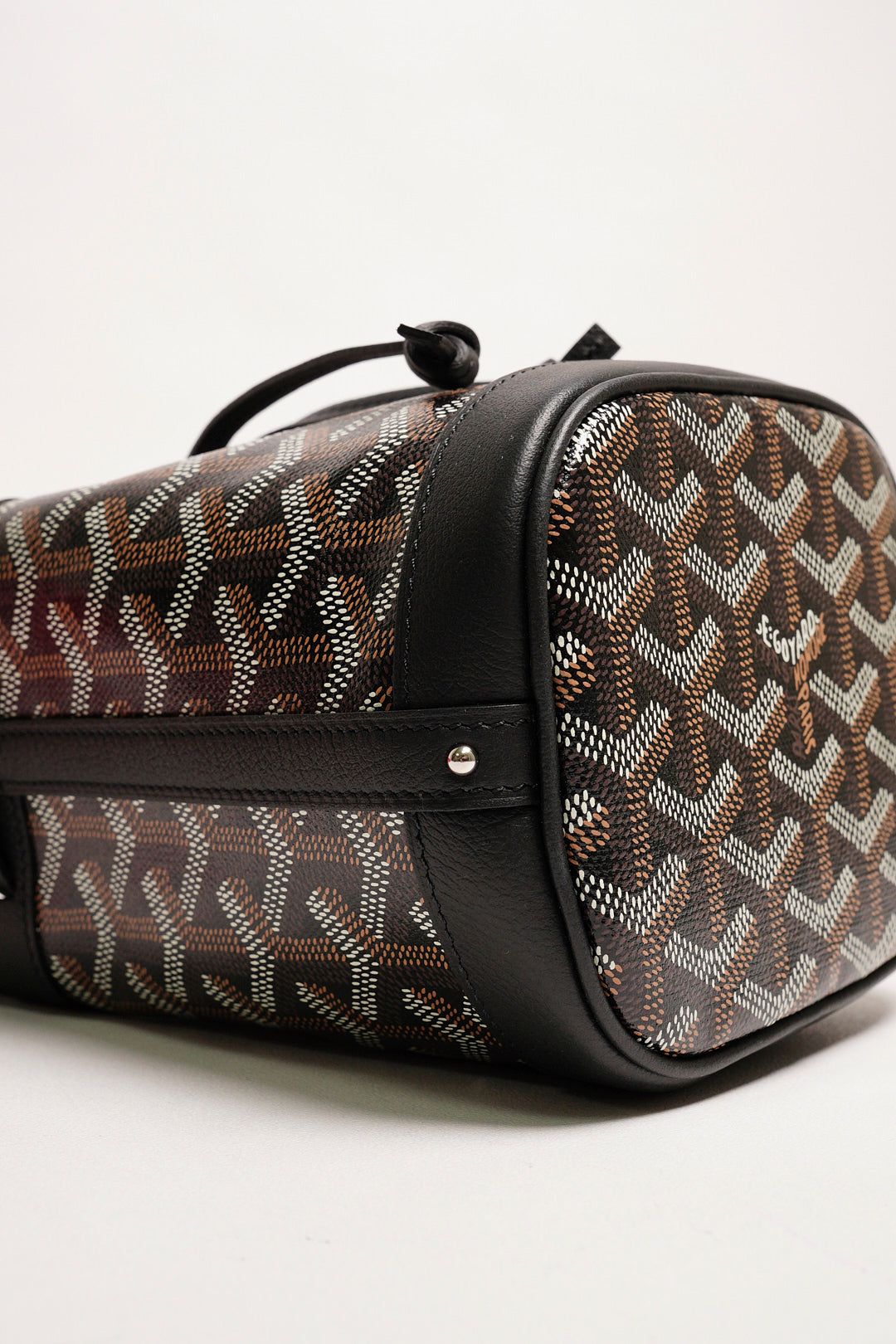Goyard Petit Flot 迷你小牛皮和帆布水桶包