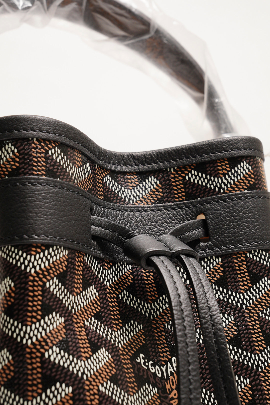 Goyard Petit Flot 迷你小牛皮和帆布水桶包