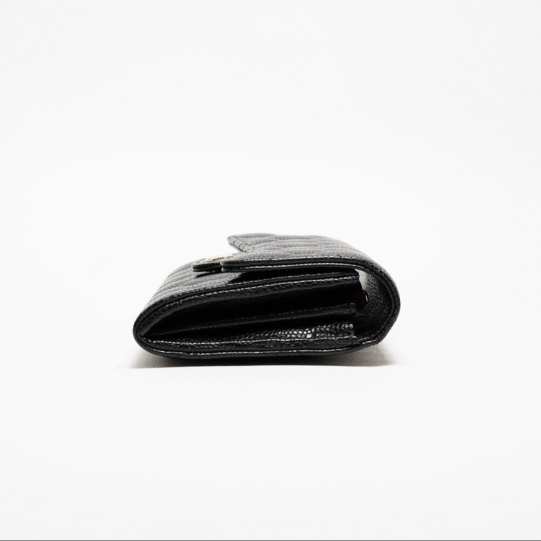 CHANEL  經典金色雙C LOGO菱格粒紋牛皮暗釦長夾