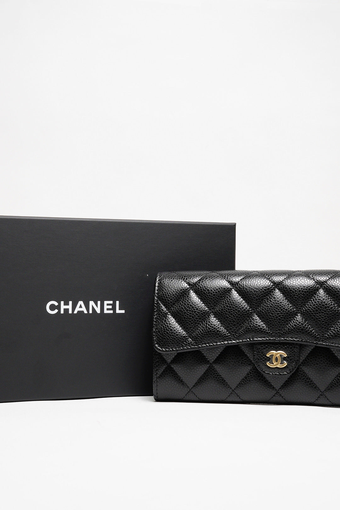 CHANEL  經典金色雙C LOGO菱格粒紋牛皮暗釦長夾