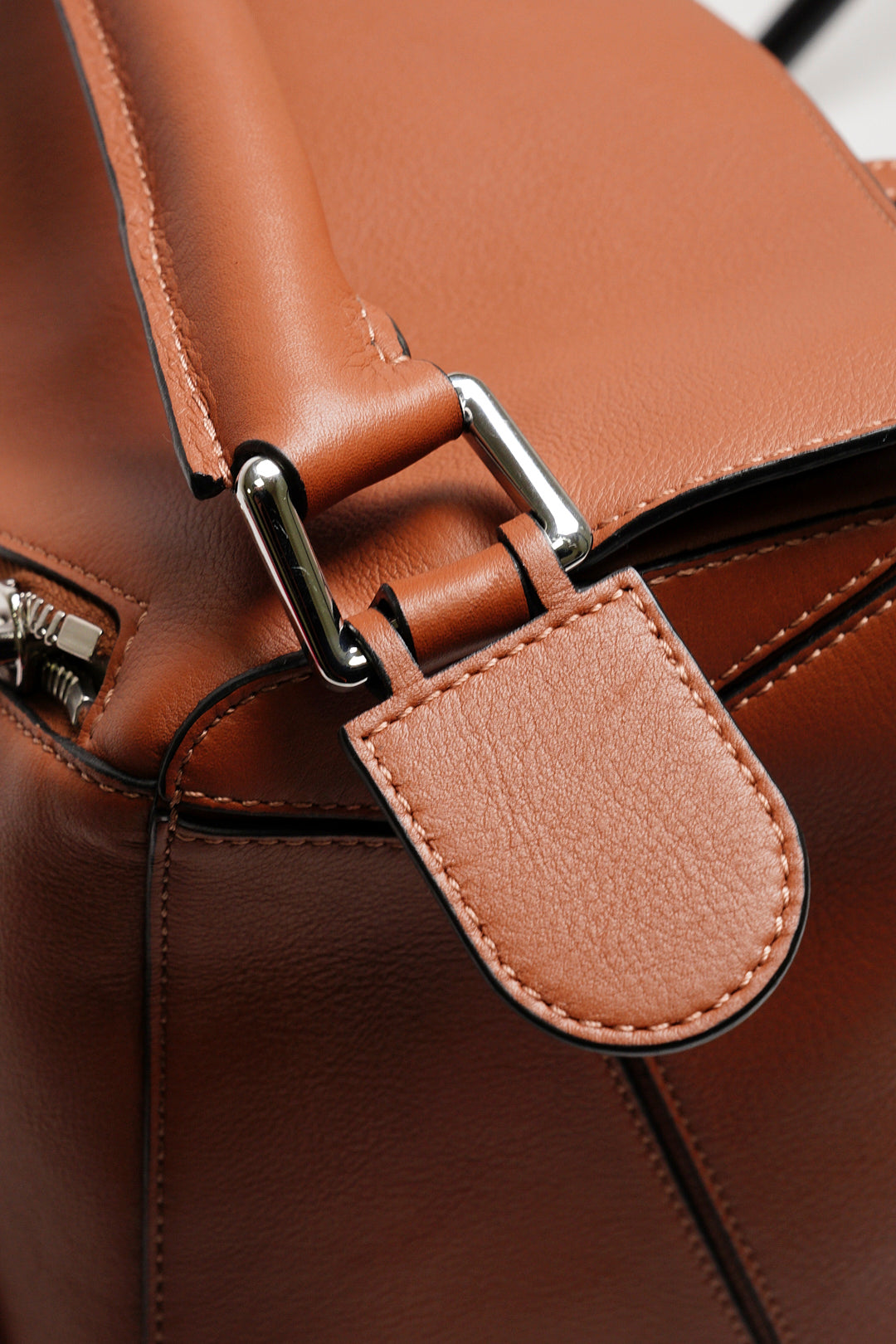 LOEWE 經典小牛皮Puzzle斜背包 大號（全新未使用）