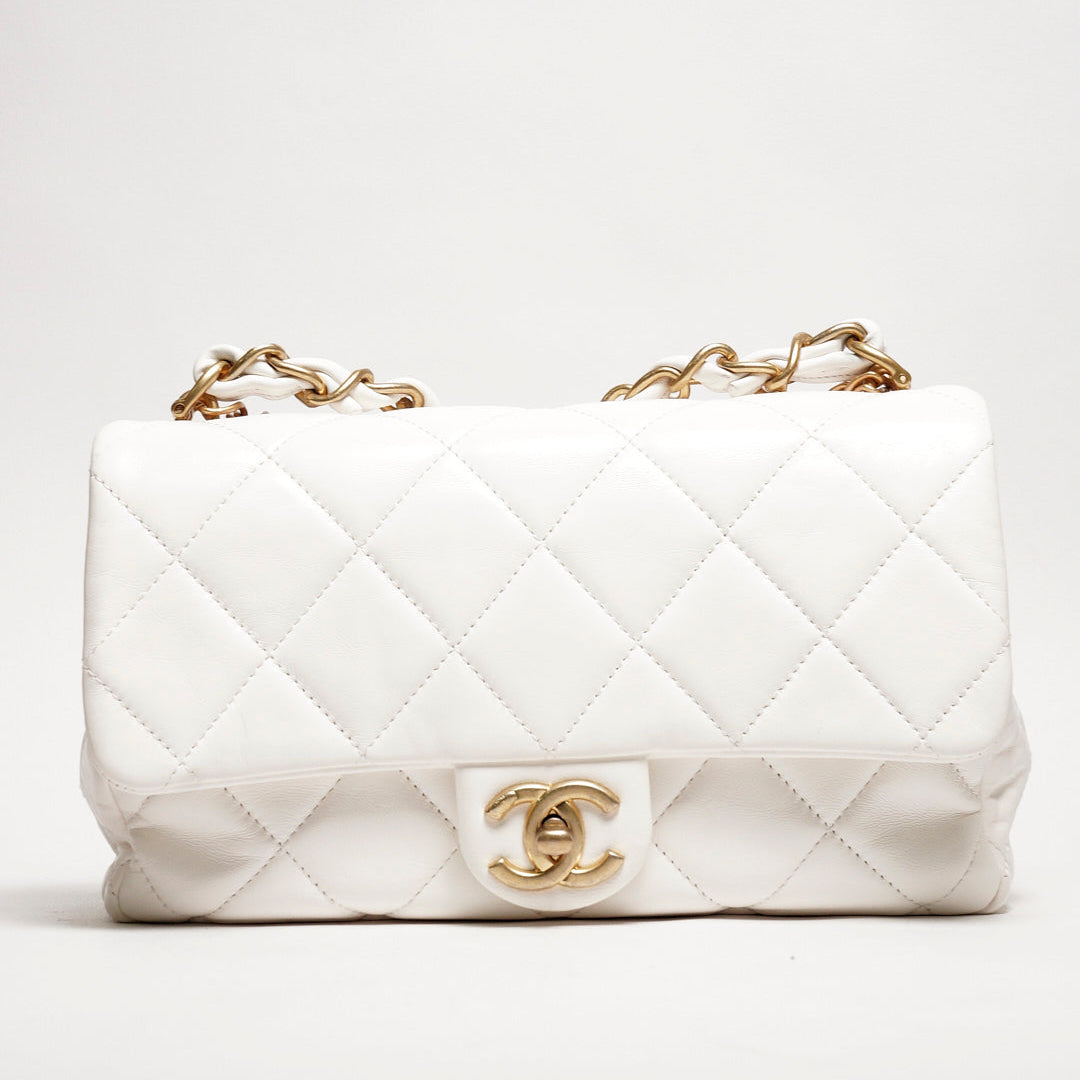 CHANEL 菱格羊皮金鍊斜背包
