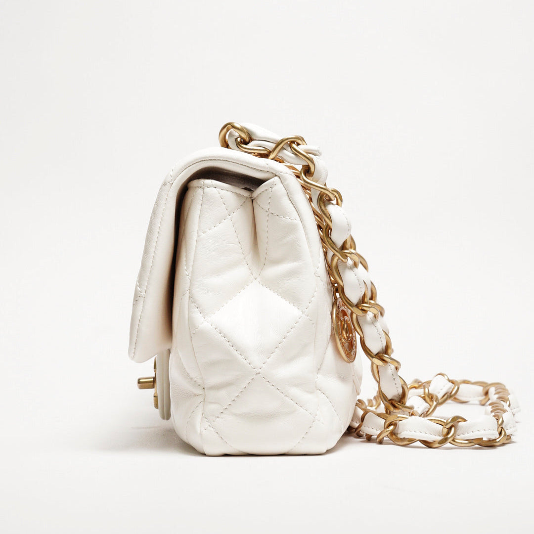 CHANEL 菱格羊皮金鍊斜背包