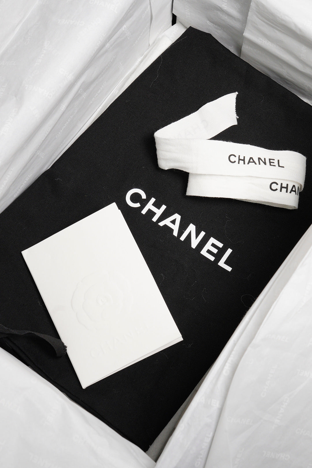 CHANEL 菱格羊皮金鍊斜背包
