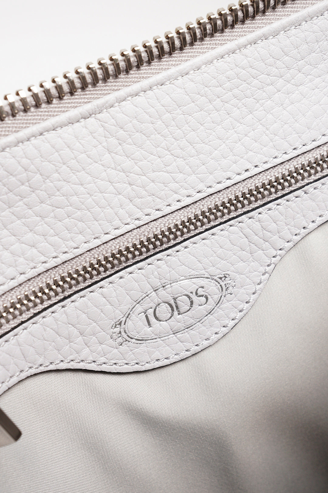 TOD’S 托特包/通勤包(淺灰）