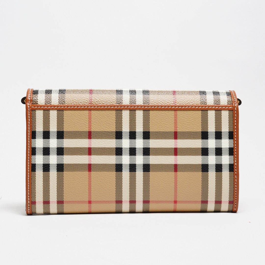 BURBERRY 浮雕LOGO格紋翻蓋長夾 (經典米色) WOC