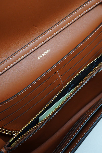 BURBERRY 浮雕LOGO格紋翻蓋長夾 (經典米色) WOC