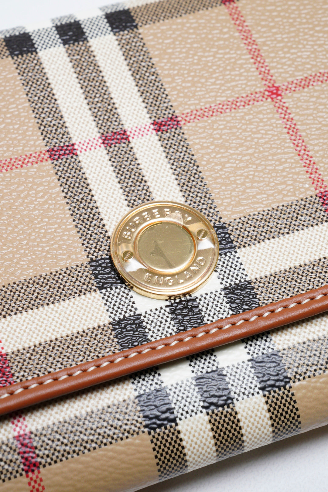 BURBERRY 浮雕LOGO格紋翻蓋長夾 (經典米色) WOC