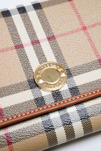 BURBERRY 浮雕LOGO格紋翻蓋長夾 (經典米色) WOC