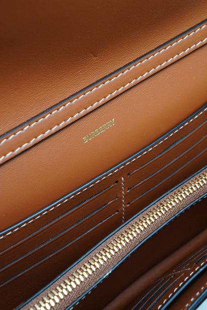 BURBERRY 浮雕LOGO格紋翻蓋長夾 (經典米色) WOC
