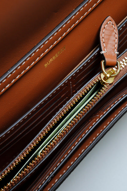 BURBERRY 浮雕LOGO格紋翻蓋長夾 (經典米色) WOC