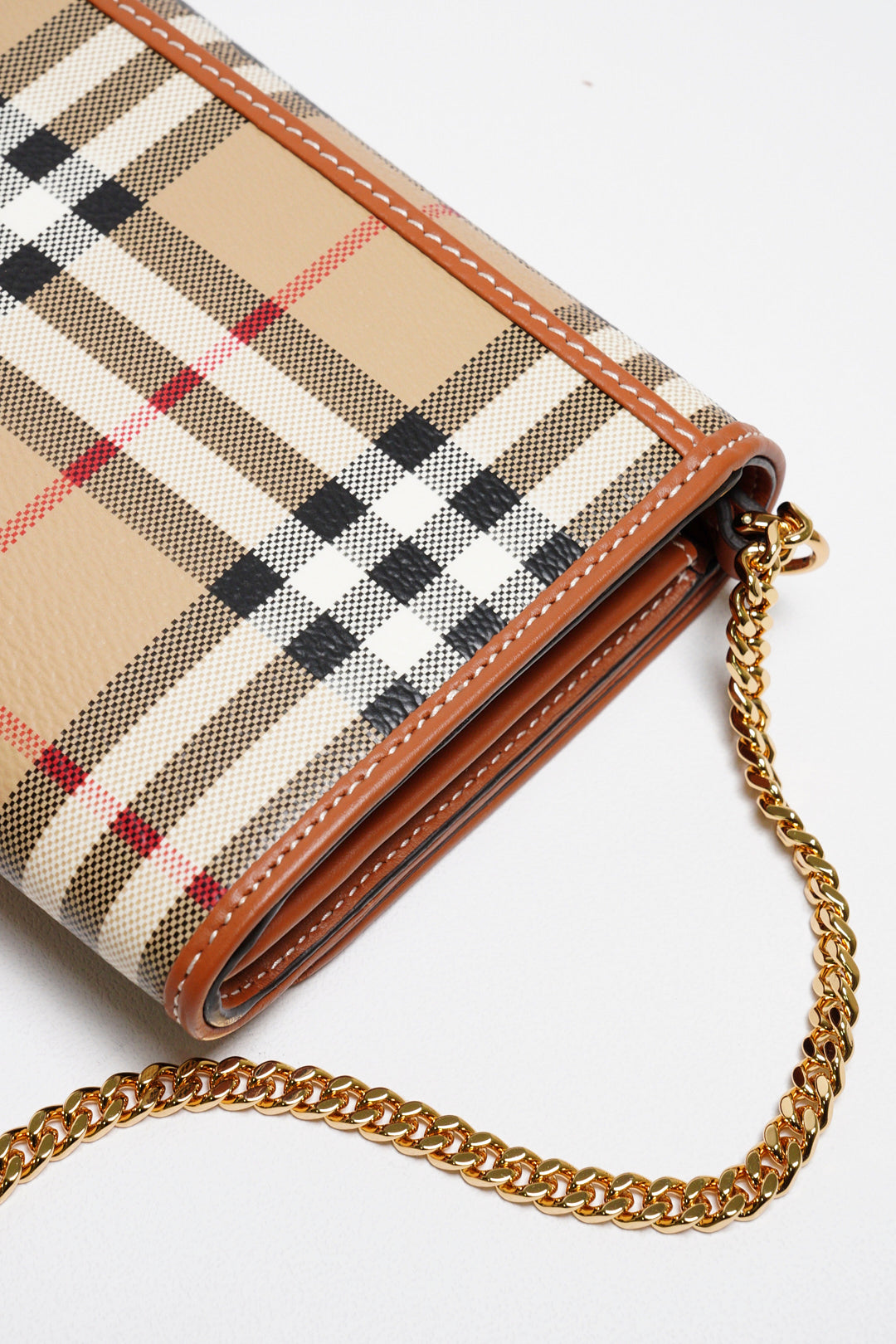 BURBERRY 浮雕LOGO格紋翻蓋長夾 (經典米色) WOC