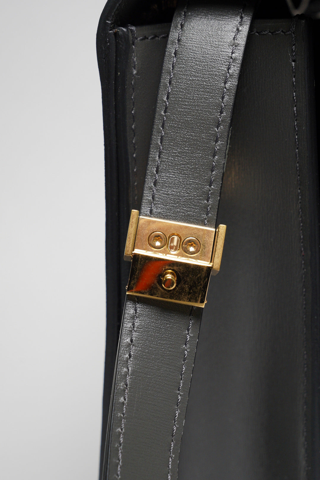 CELINE 牛皮皮革Classic Box金扣肩背袋