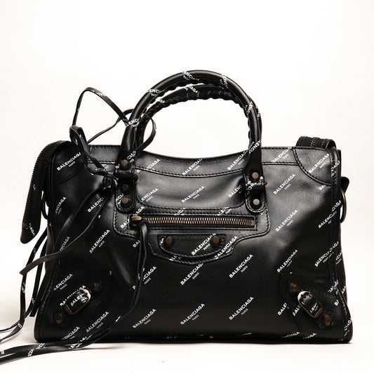 Balenciaga S City 機車包｜滿版英文logo(黑色）