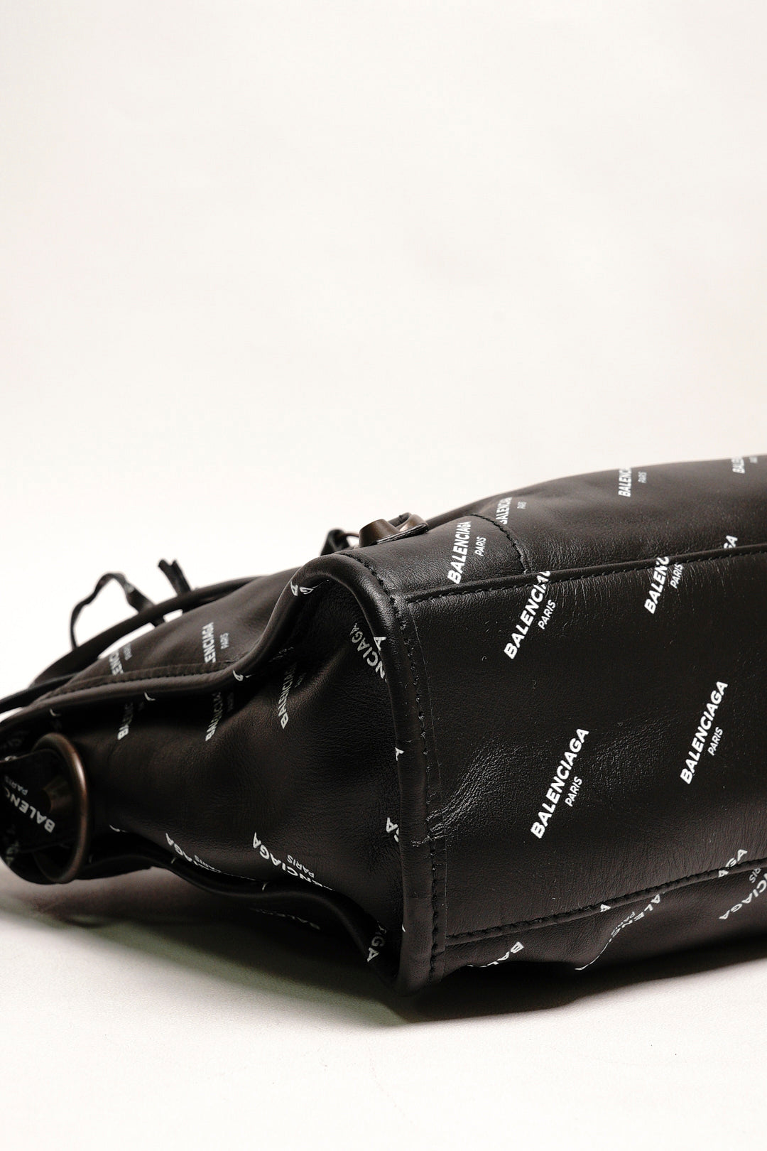 Balenciaga S City 機車包｜滿版英文logo(黑色）