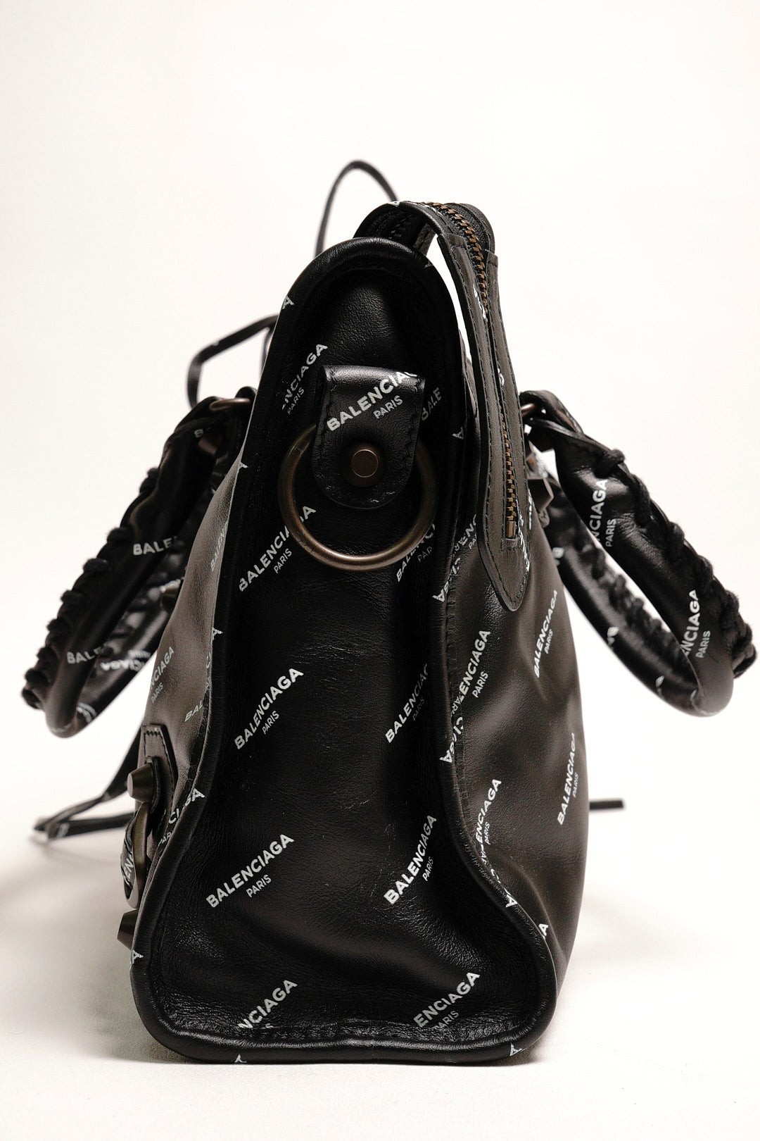 Balenciaga S City 機車包｜滿版英文logo(黑色）