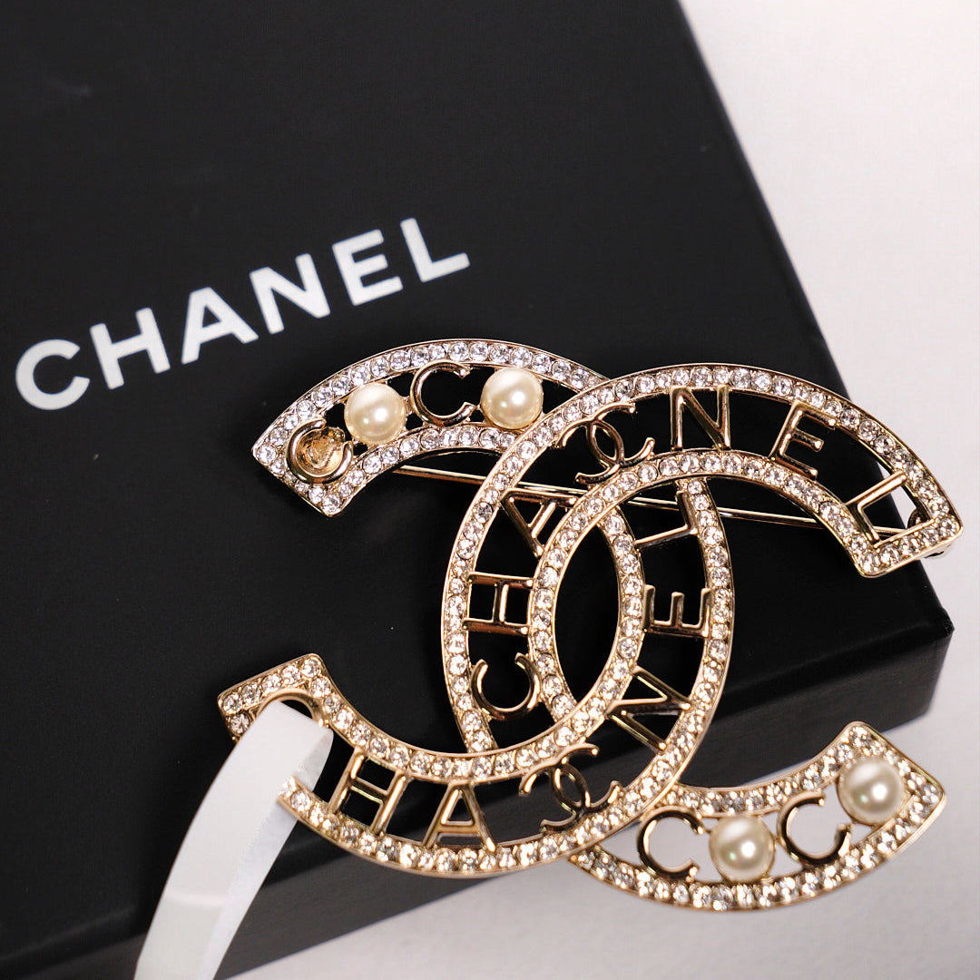 CHANEL 雙C 水鑽 LOGO 別針 / 胸針（Brooch）