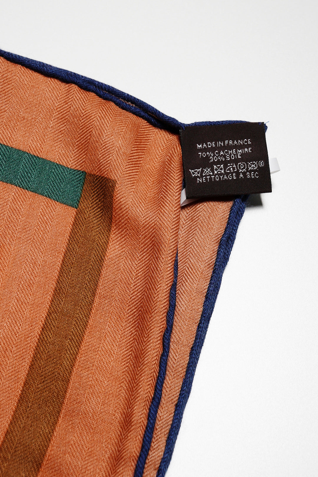 Hermès Voitures en Equilibre 140喀什米爾與真絲混紡 「平衡馬車」 羊絨方巾