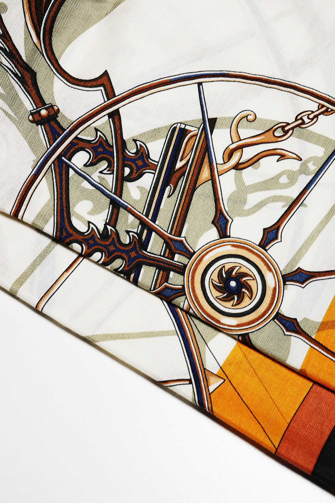 Hermès Voitures en Equilibre 140喀什米爾與真絲混紡 「平衡馬車」 羊絨方巾