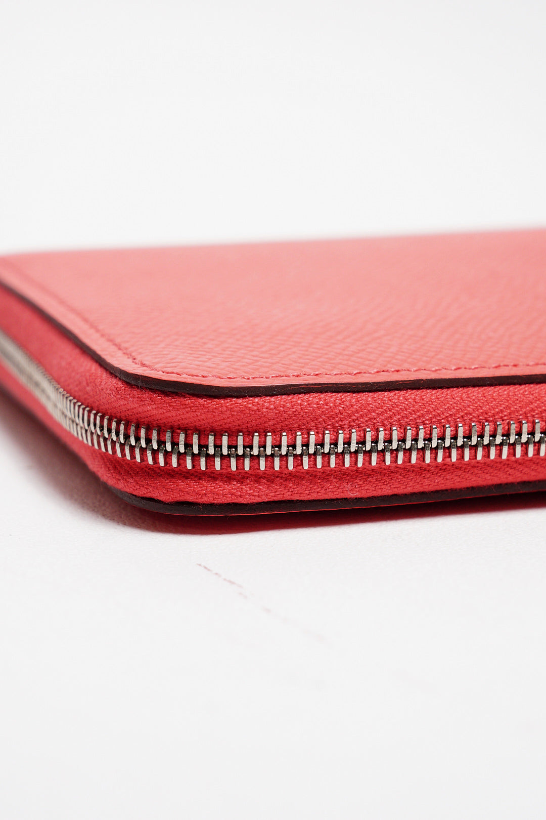 HERMES 絲巾長夾的珊瑚橘粉色