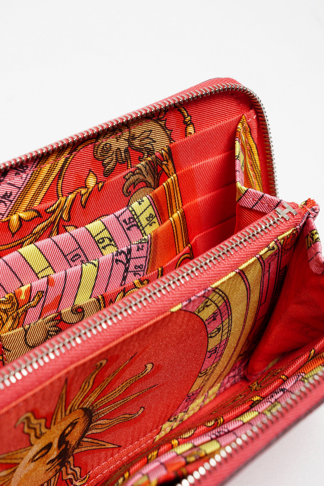 HERMES 絲巾長夾的珊瑚橘粉色