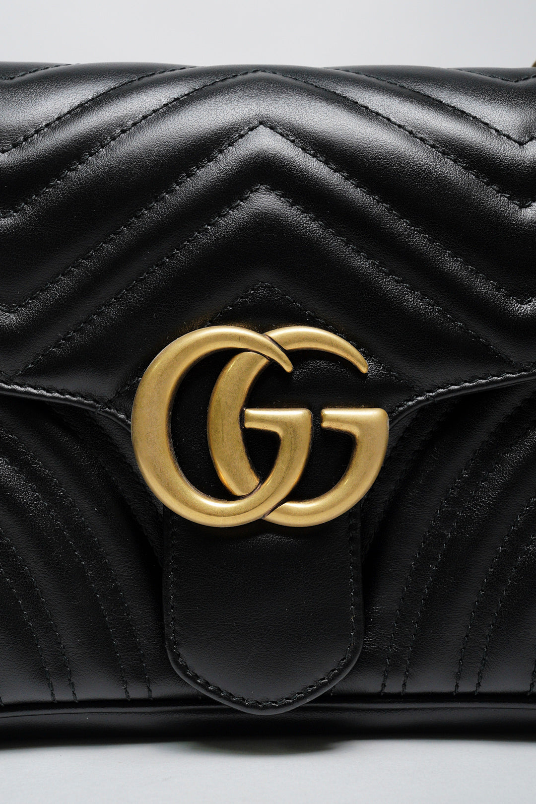 GUCCI GG MARMONT系列中型單背包